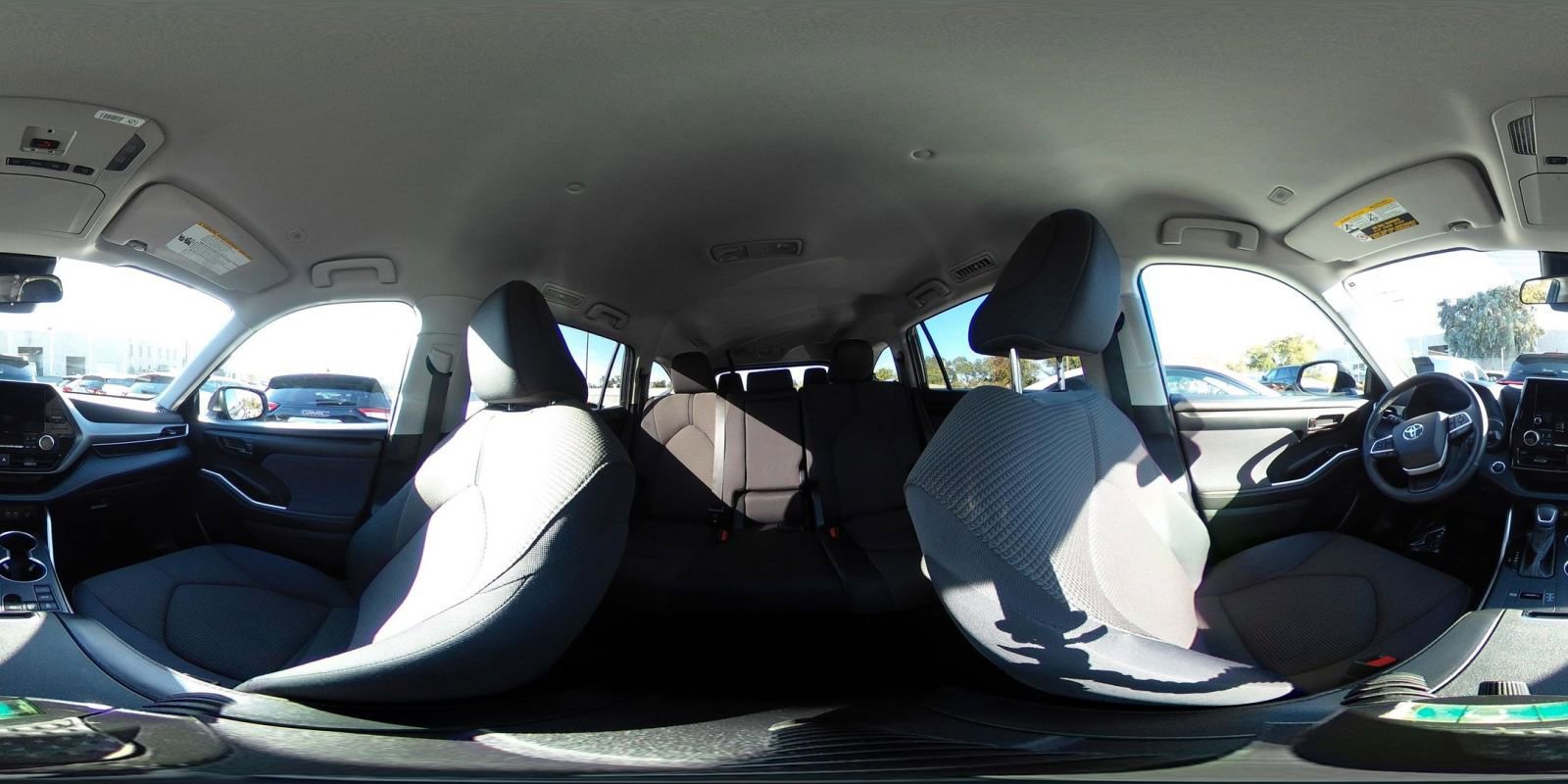 Used 2025 Toyota Highlander LE image 43