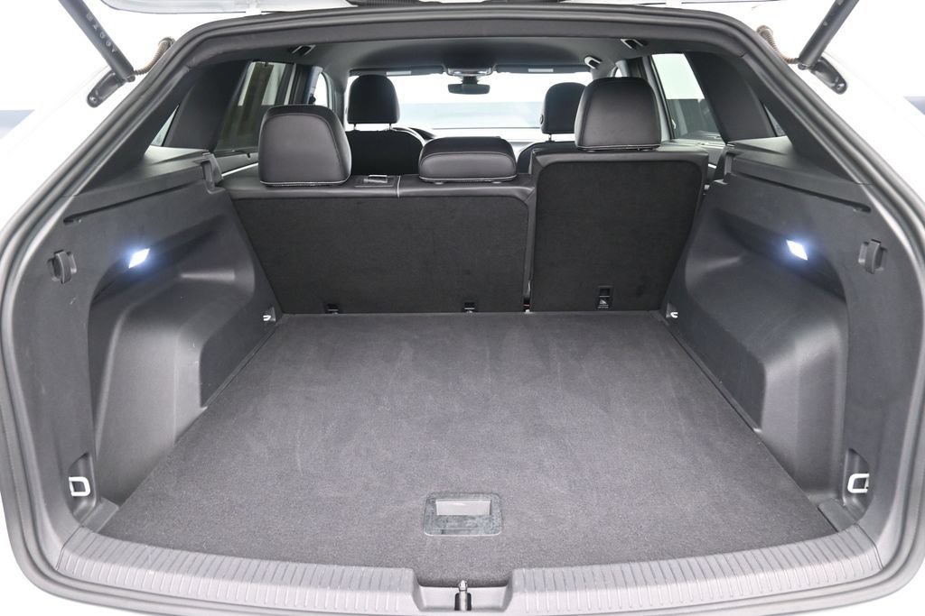 Used 2025 Volkswagen Atlas Cross Sport SE FWD image 11
