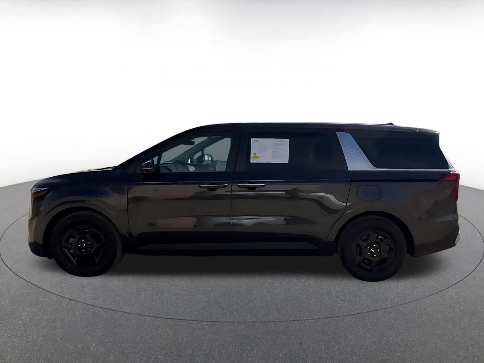 Used 2026 Kia Carnival FWD image 9