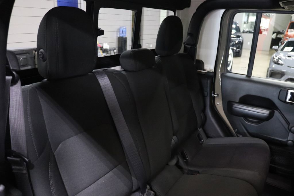 Used 2020 Jeep Gladiator Sport image 19