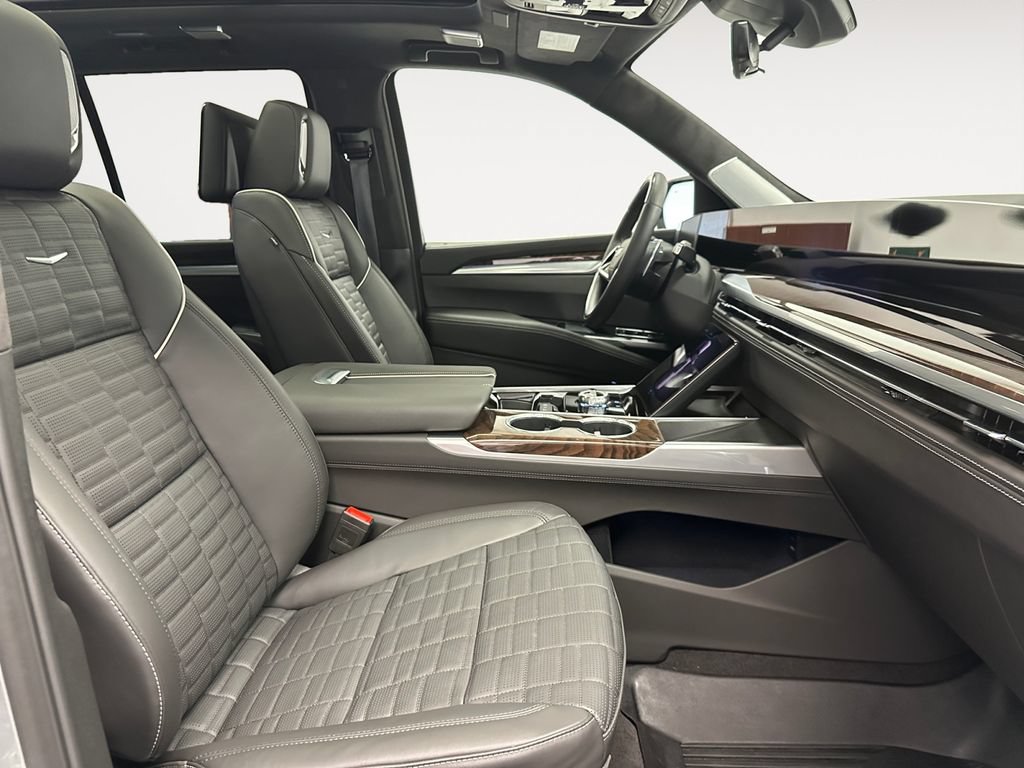 Used 2025 Cadillac Escalade Sport Platinum w/ LPO, Floor Liner Package AWD/4WD image 15