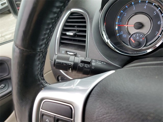 Used 2011 Chrysler Town & Country Touring image 14