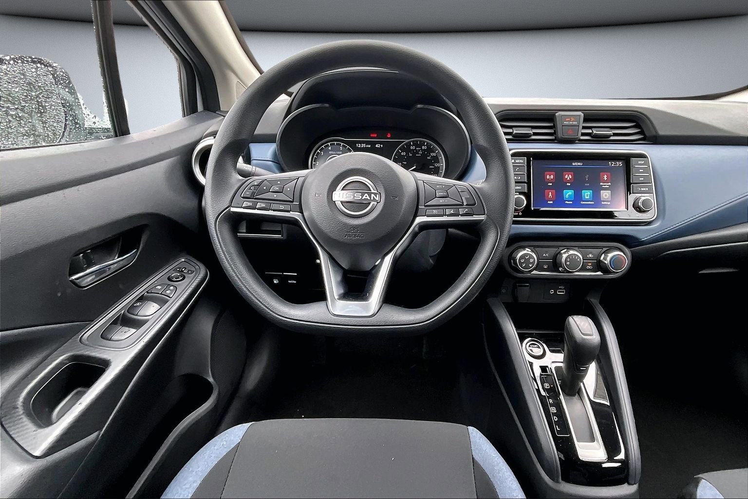 Used 2025 Nissan Versa SV w/ Trunk Package image 1