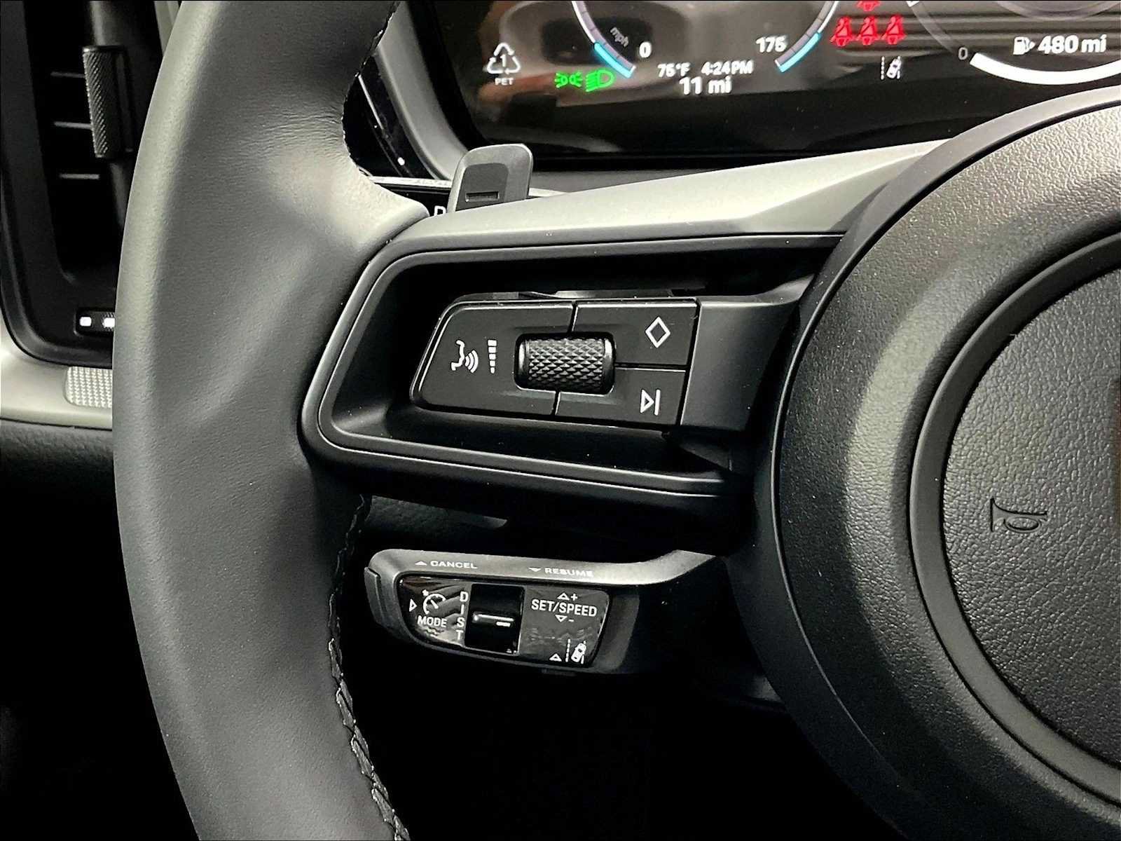 New 2026 Porsche Cayenne Coupe AWD/4WD image 19