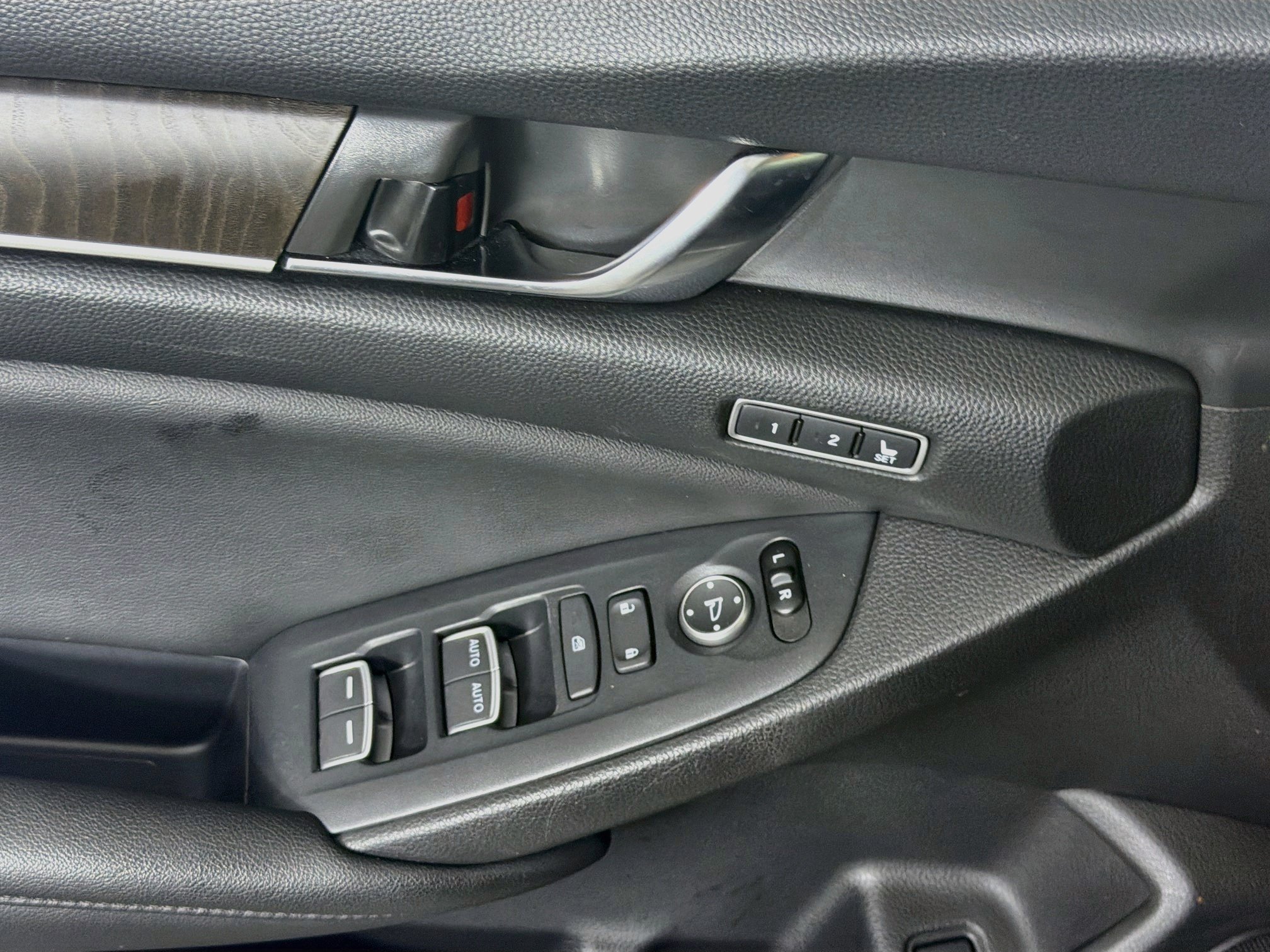 Used 2020 Honda Accord Touring image 15