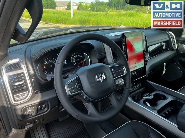 Used 2025 RAM 1500 Laramie AWD/4WD image 19