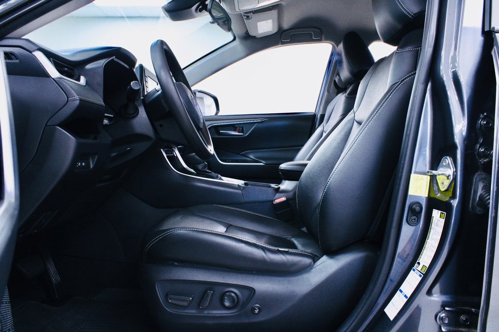 Used 2021 Toyota RAV4 XLE image 11