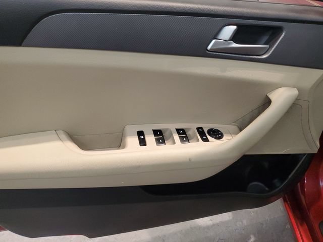 Used 2015 Hyundai Sonata SE FWD image 12