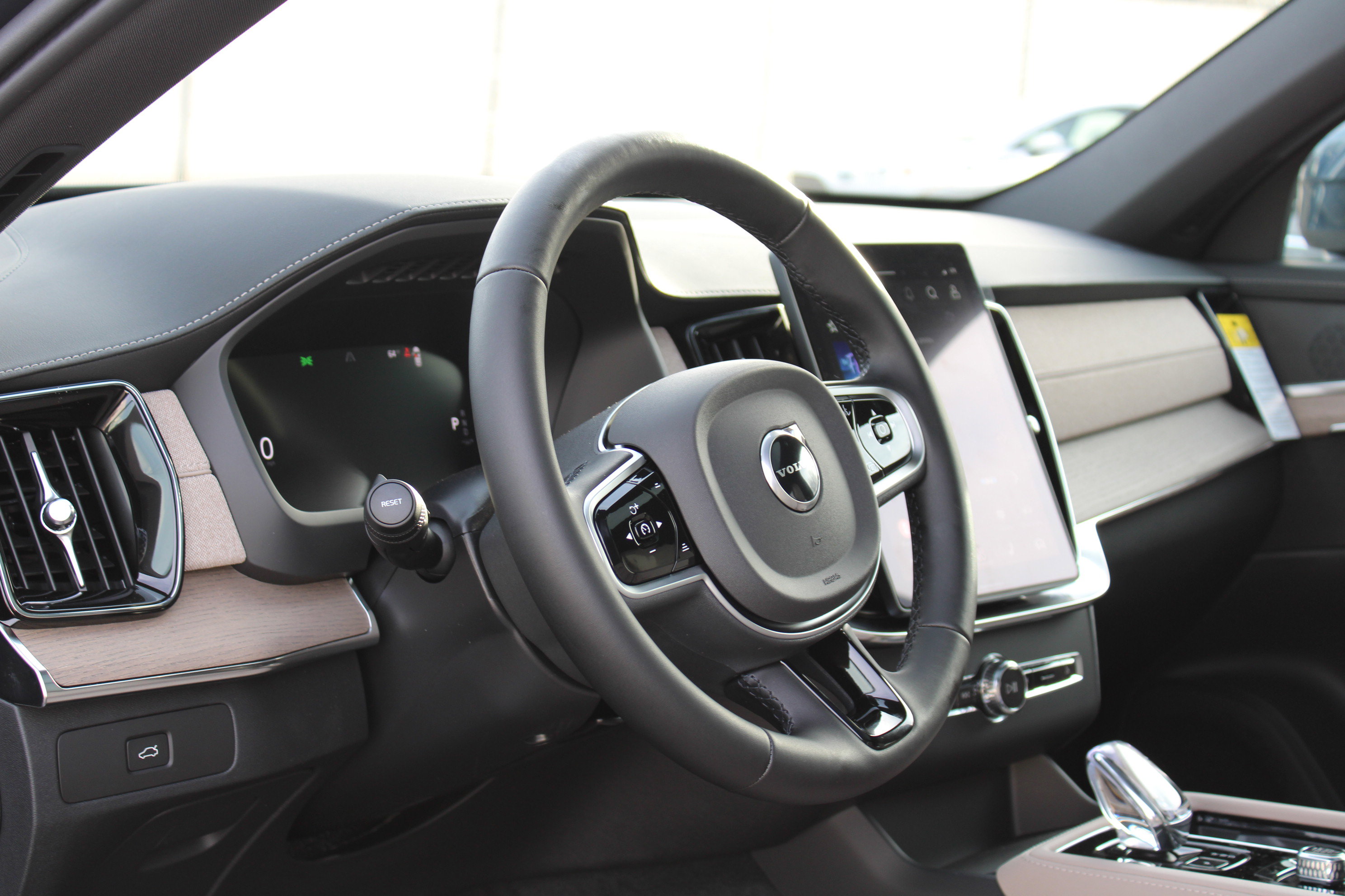 New 2026 Volvo XC90 B5 Core AWD/4WD image 37