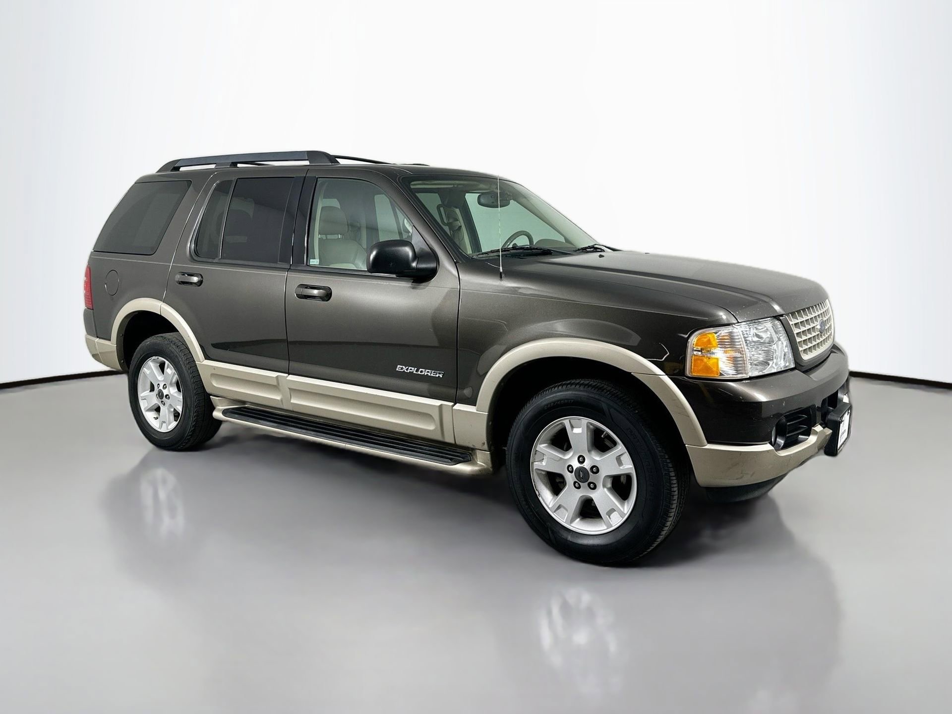 Used 2005 Ford Explorer Eddie Bauer image 3