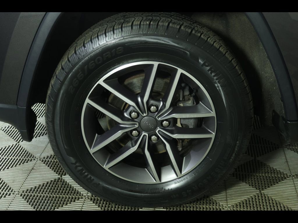 Used 2020 Jeep Grand Cherokee Laredo w/ 18" Wheel & 8.4" Radio Group image 7