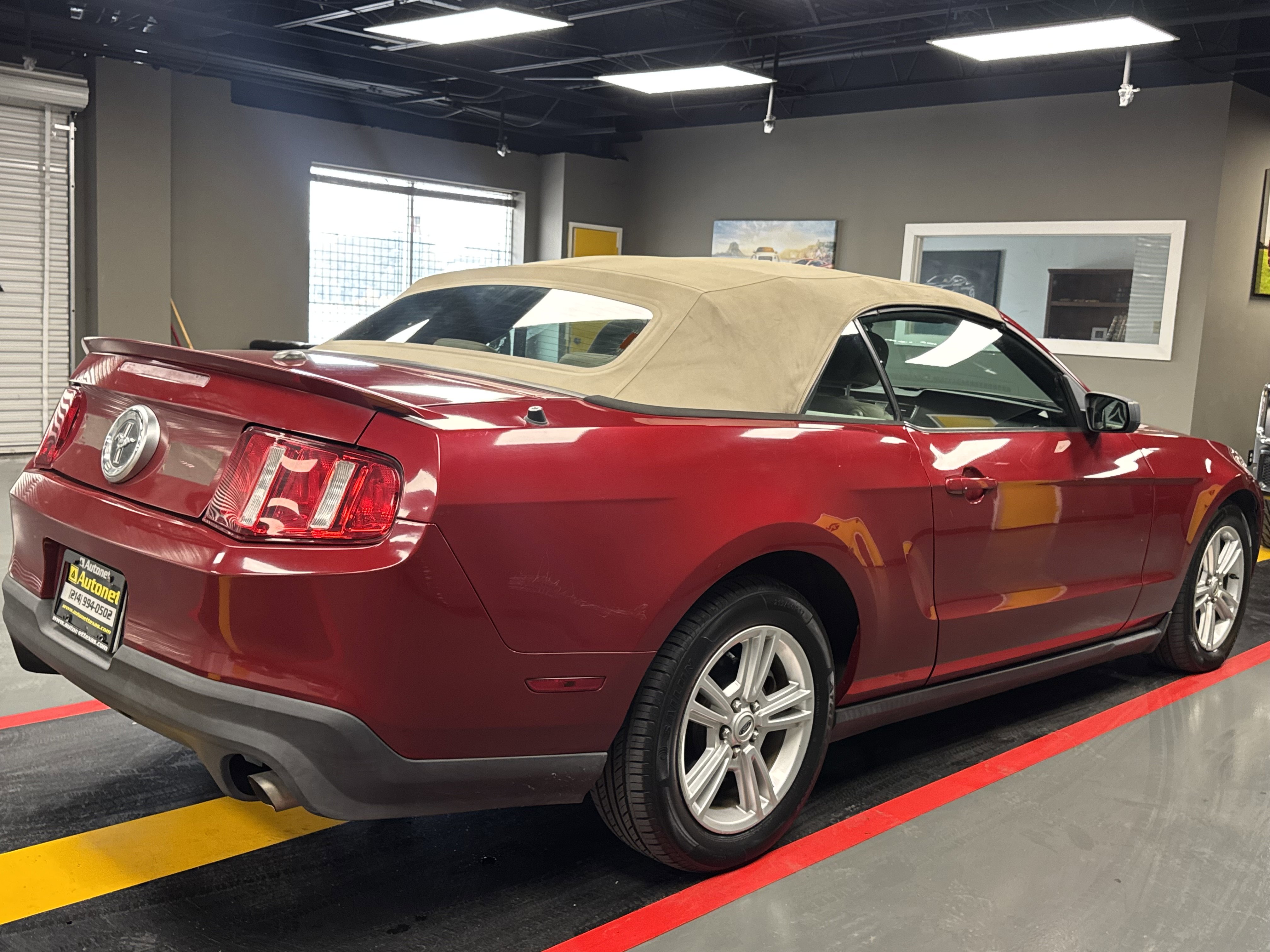 Used 2010 Ford Mustang Convertible image 13