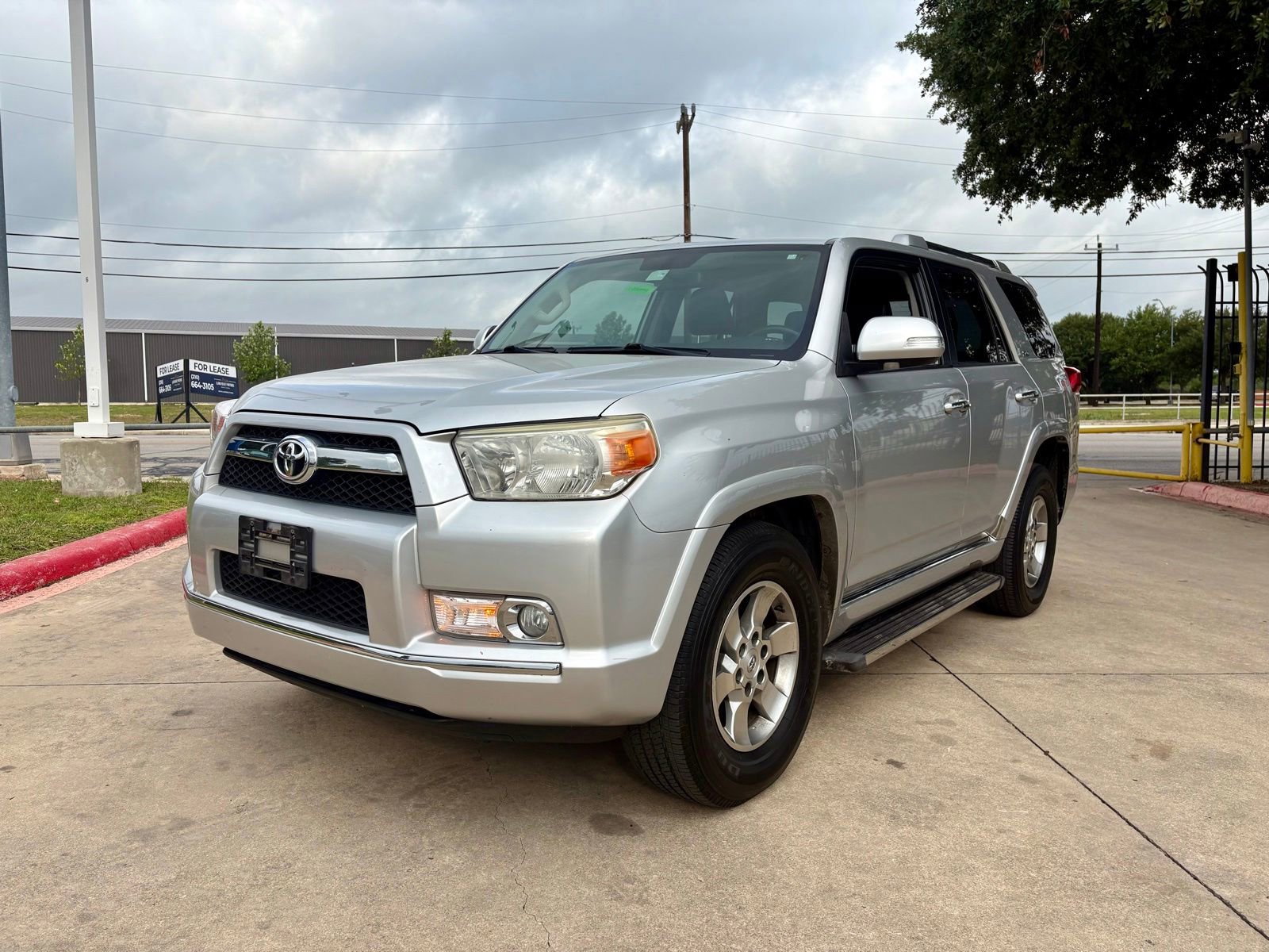 Used 2011 Toyota 4Runner SR5 w/ Premium Pkg w/Leather RWD image 7