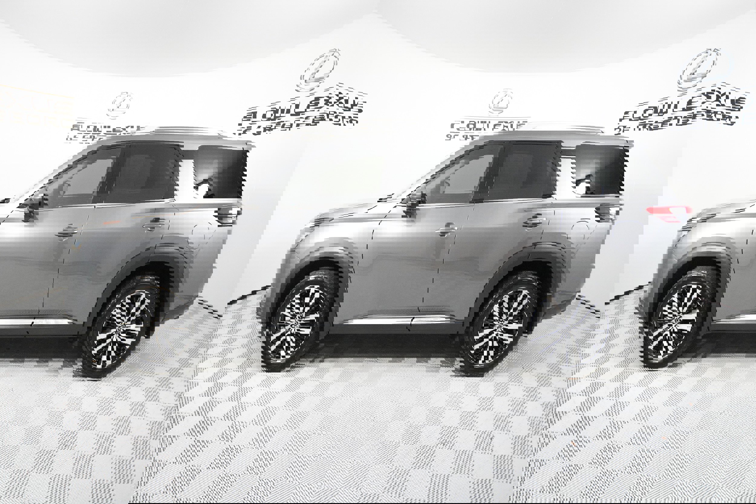 Used 2025 Nissan Pathfinder Platinum w/ Cargo Package image 4