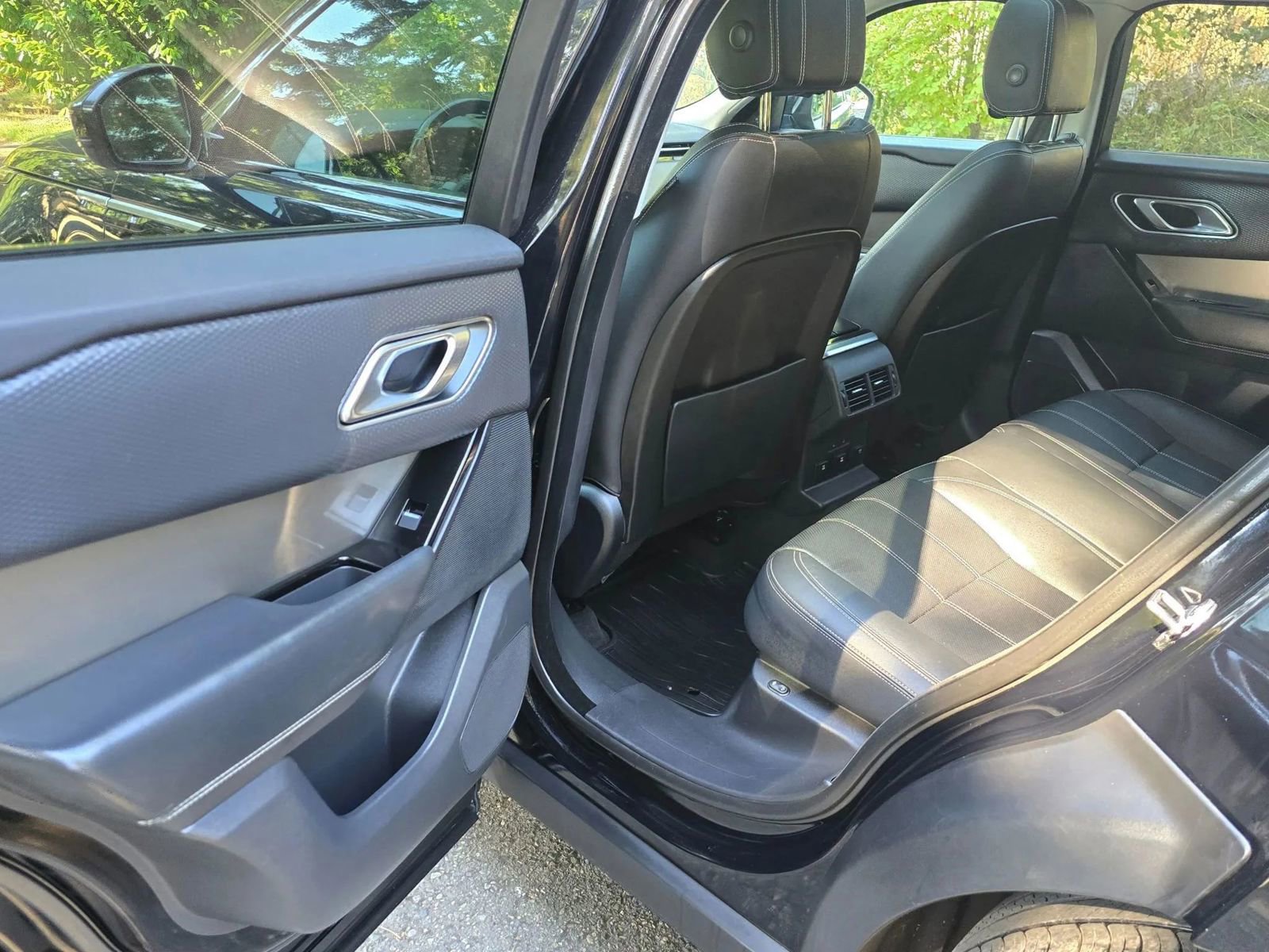 Used 2018 Land Rover Range Rover Velar S image 28