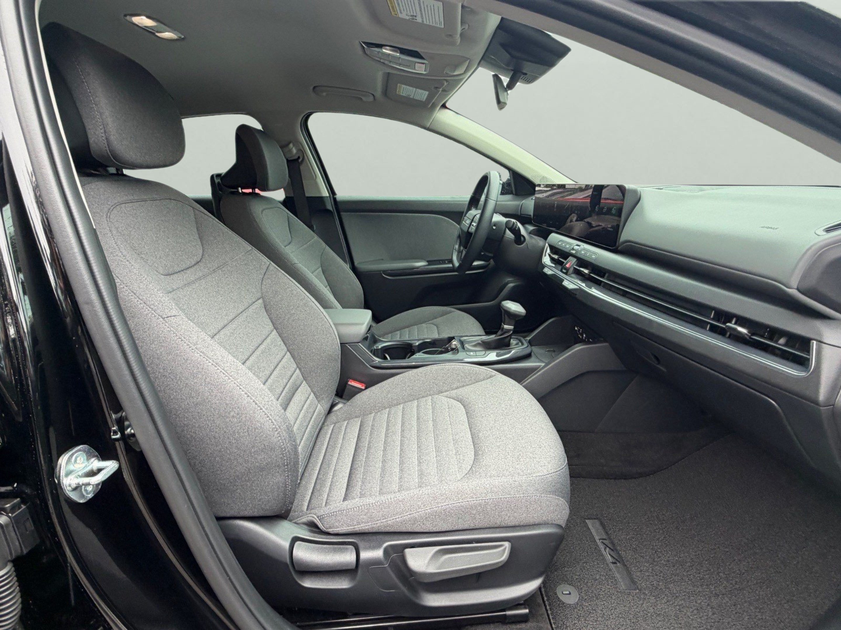 Used 2025 Kia K4 EX FWD image 17