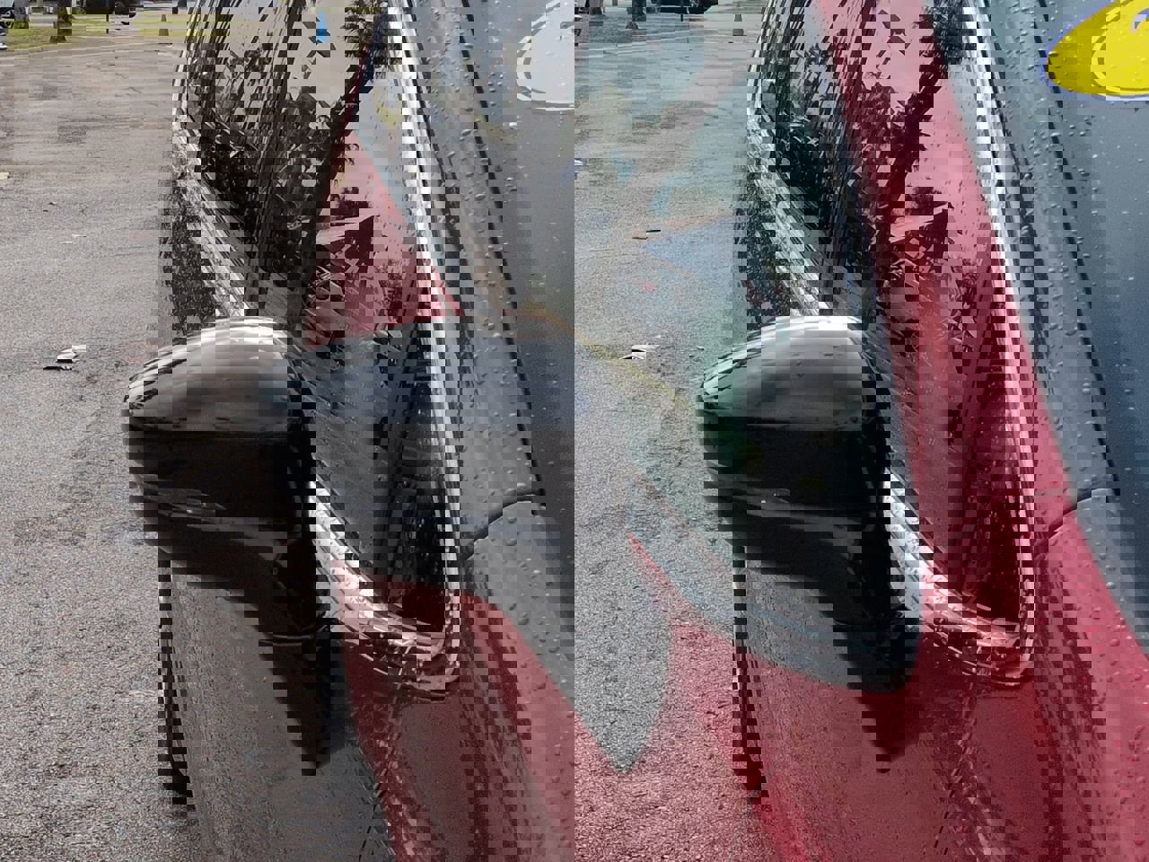 Used 2025 Chrysler Pacifica Select FWD image 11