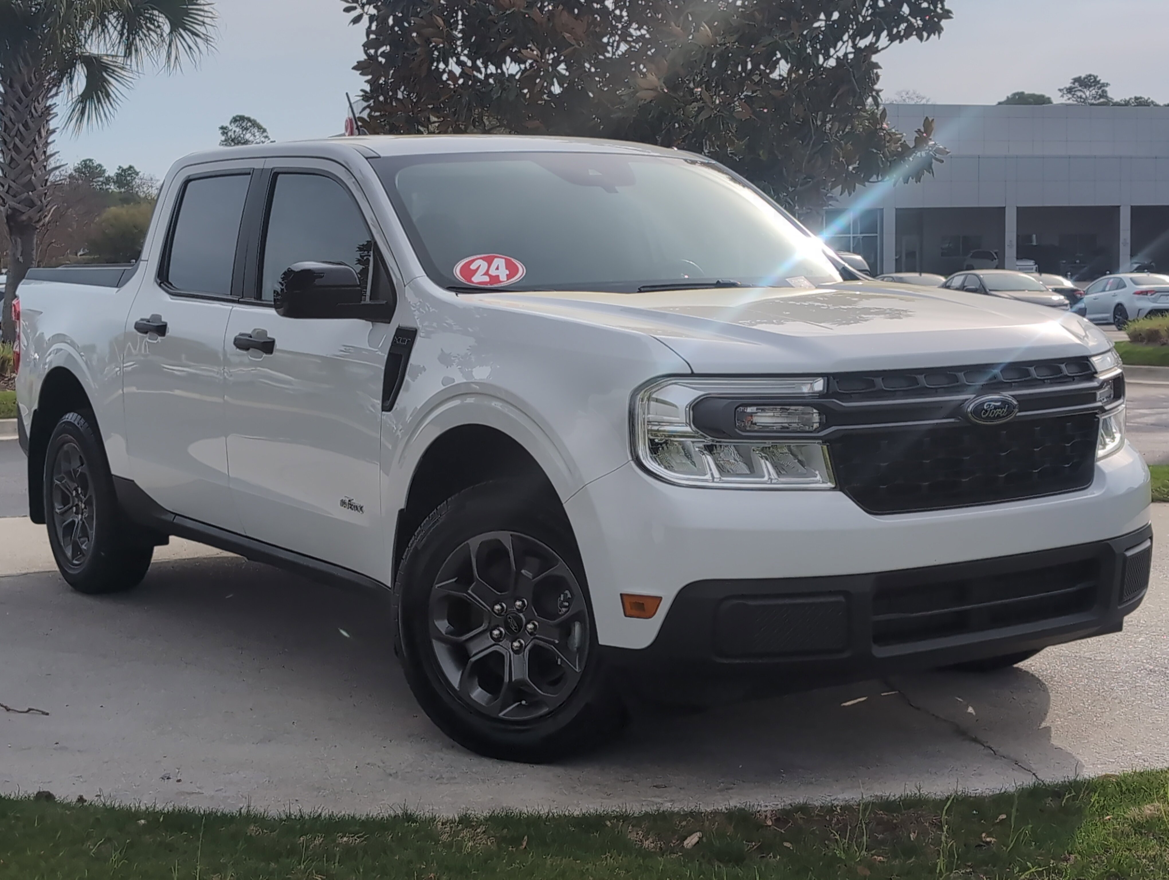 Used 2024 Ford Maverick XLT w/ XLT Luxury Package FWD image 2
