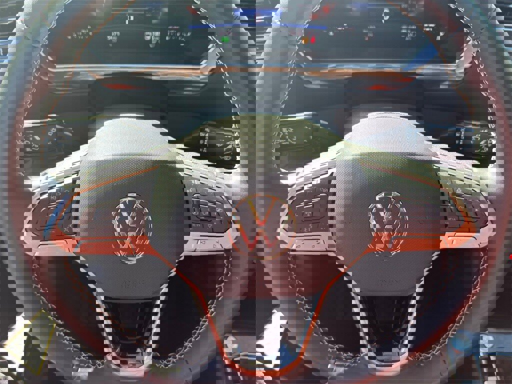 New 2024 Volkswagen Tiguan SE image 13