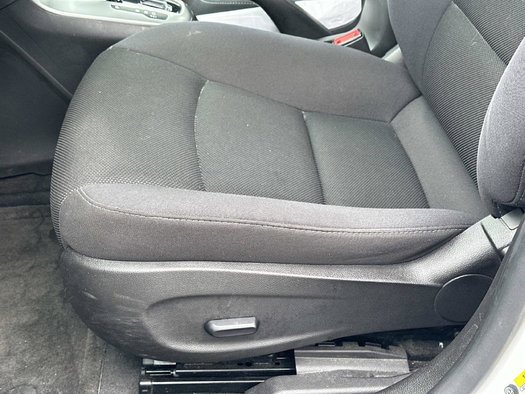 Used 2016 Chevrolet Cruze LT FWD image 17