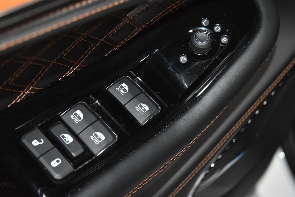 Used 2025 Jeep Grand Cherokee Summit AWD/4WD image 6