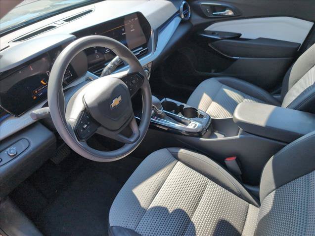 Used 2025 Chevrolet Trax LT FWD image 10