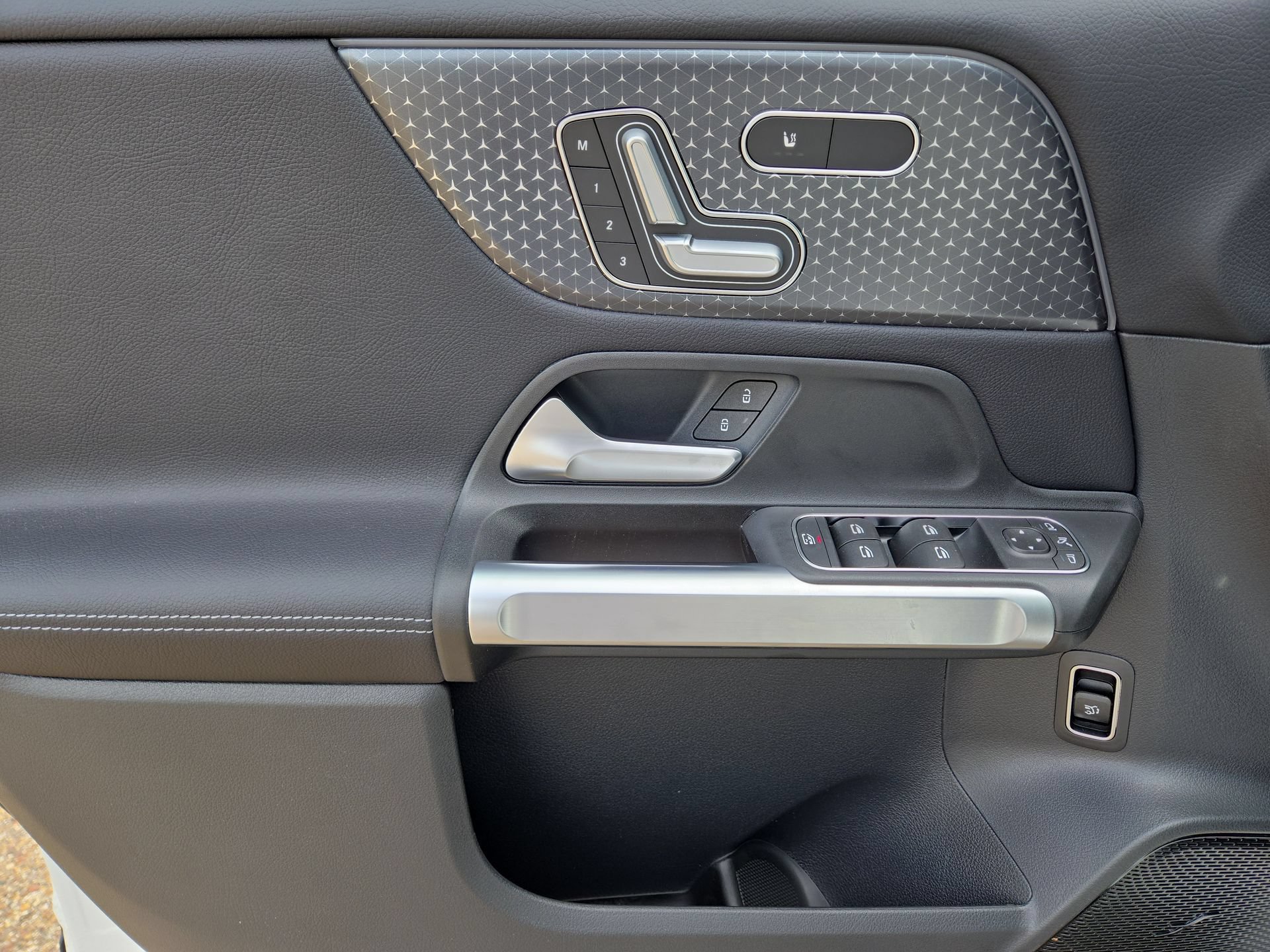New 2026 Mercedes-Benz GLB 250 image 15