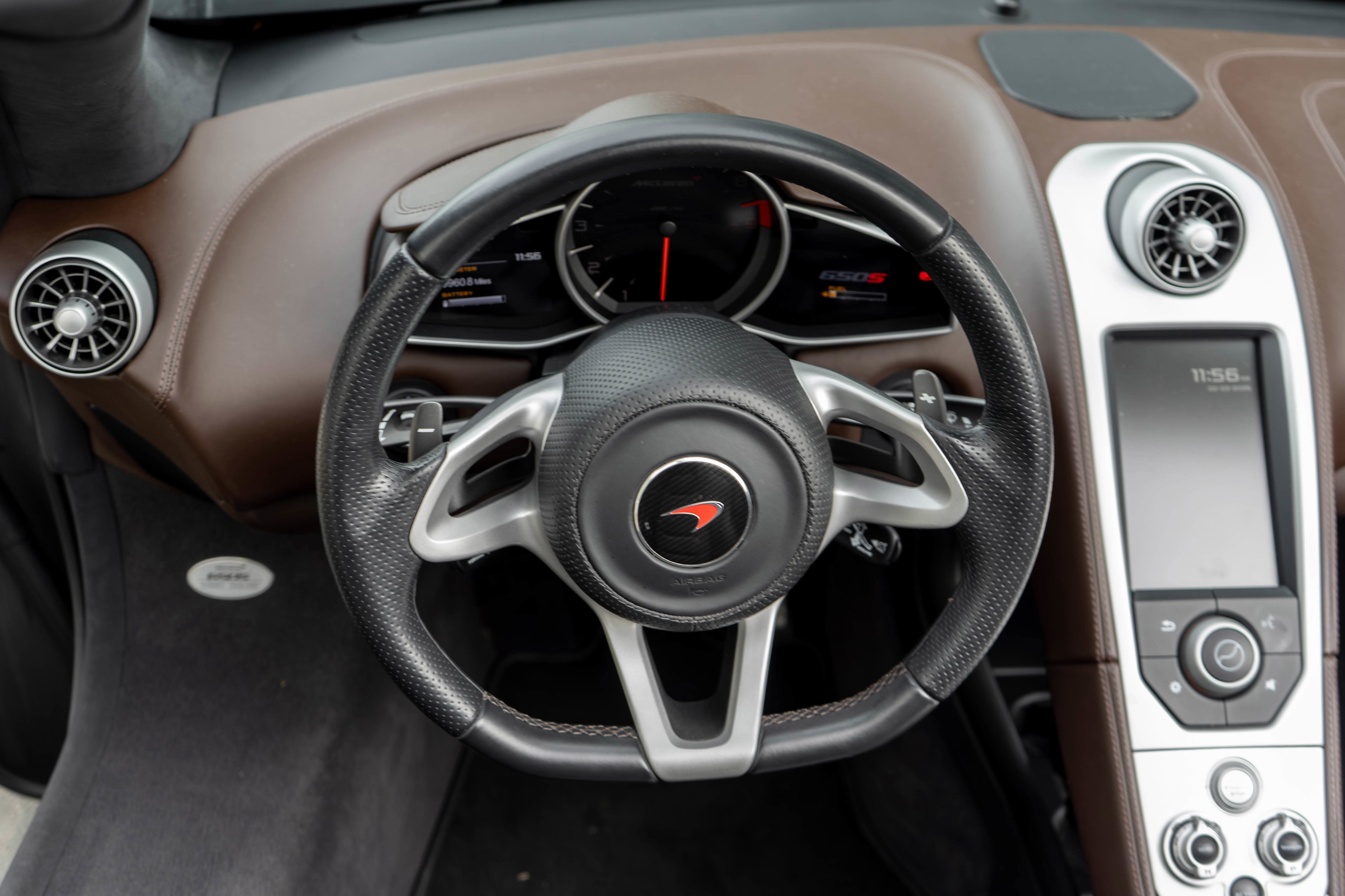 Used 2015 McLaren 650S Spider image 15