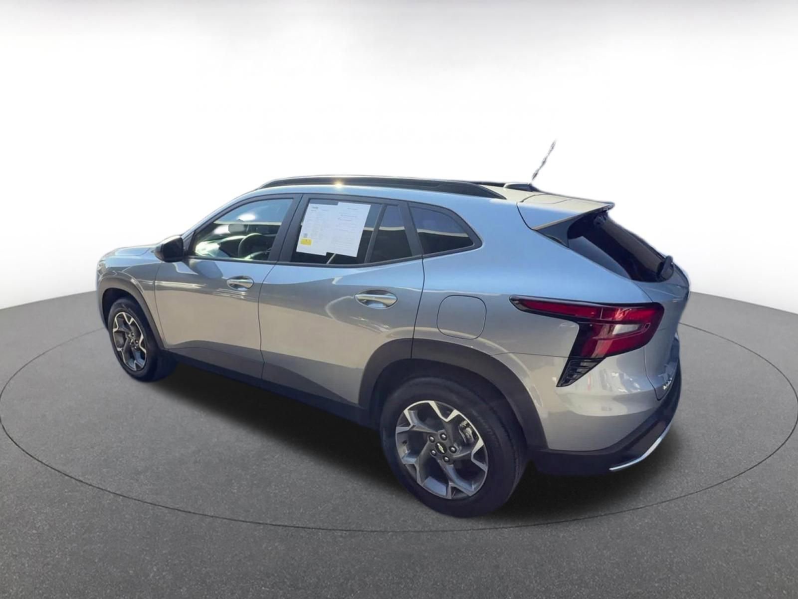 Used 2025 Chevrolet Trax LT FWD image 10
