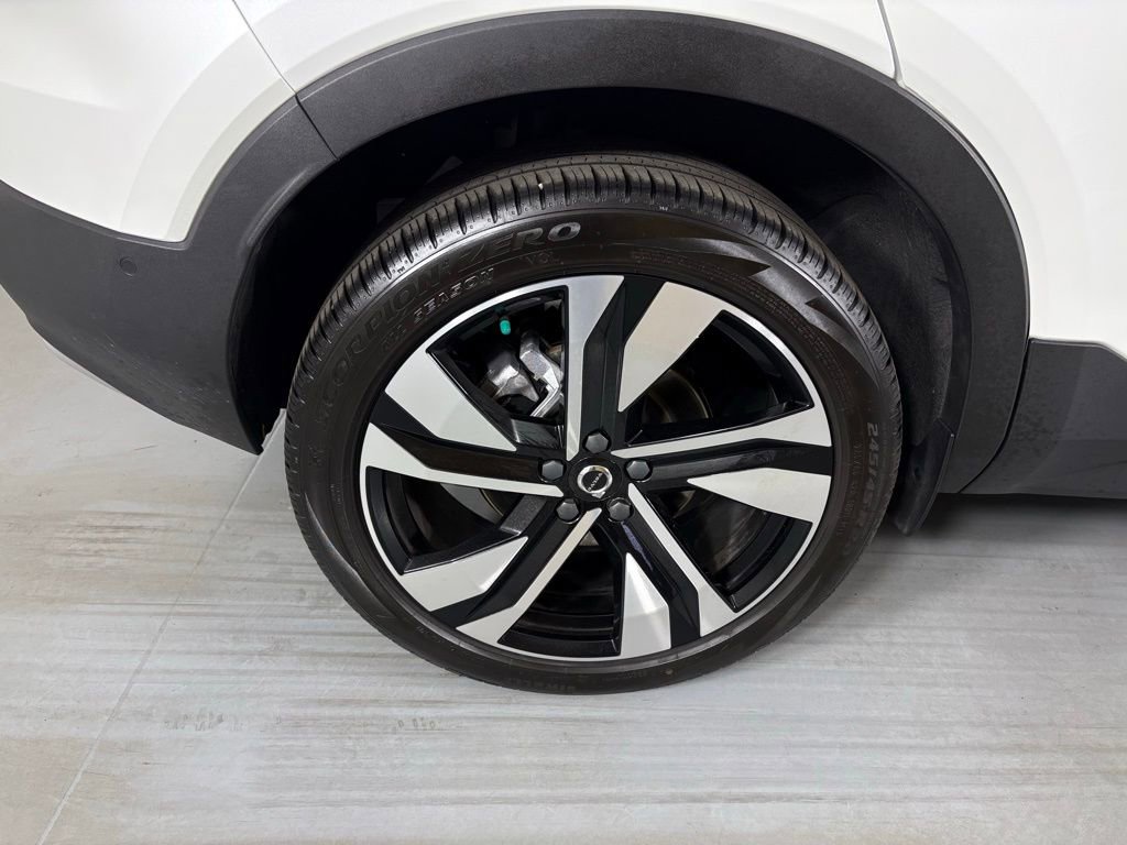 Used 2023 Volvo XC40 B5 Ultimate w/ Protection Package Premier image 10
