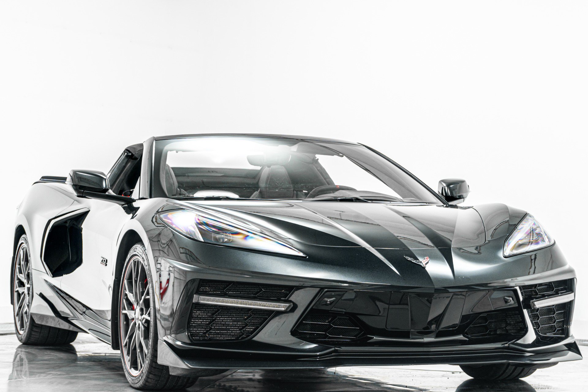 Used 2023 Chevrolet Corvette Stingray Premium Conv w/ Z51 Performance Package RWD image 3