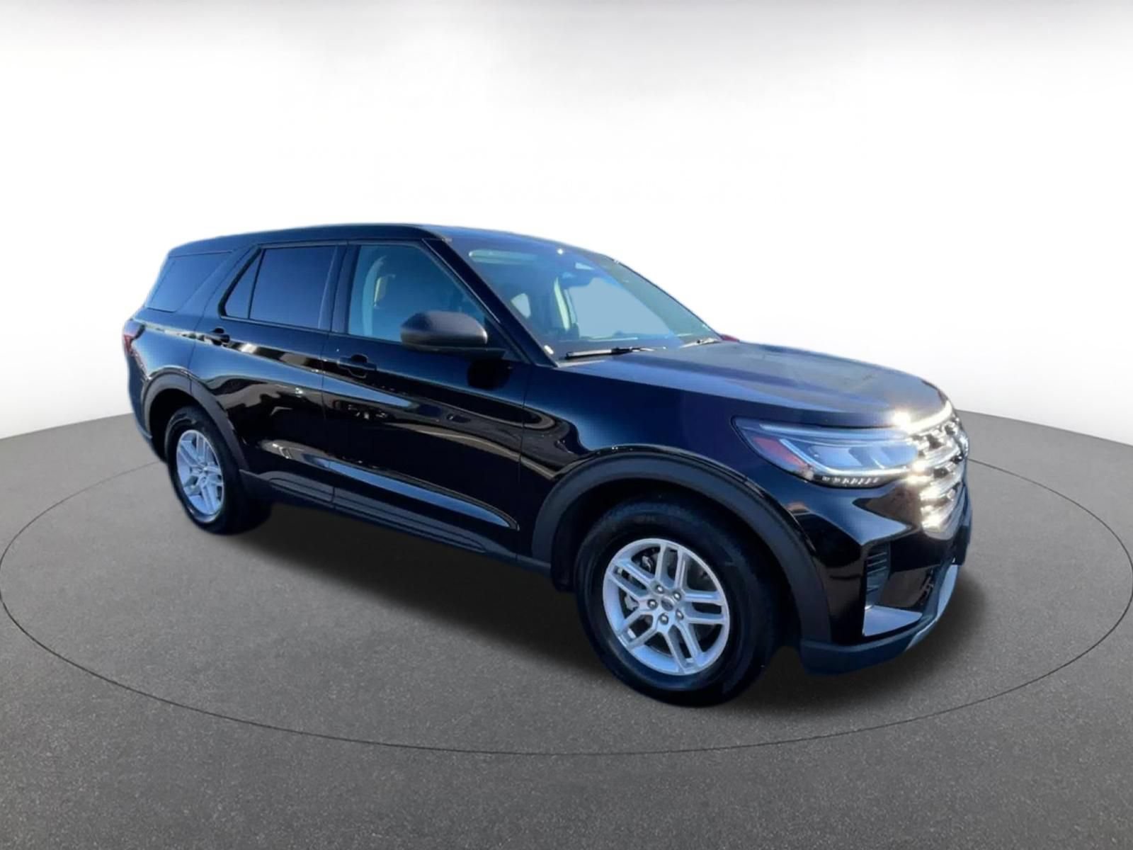 Used 2026 Ford Explorer Active RWD image 2