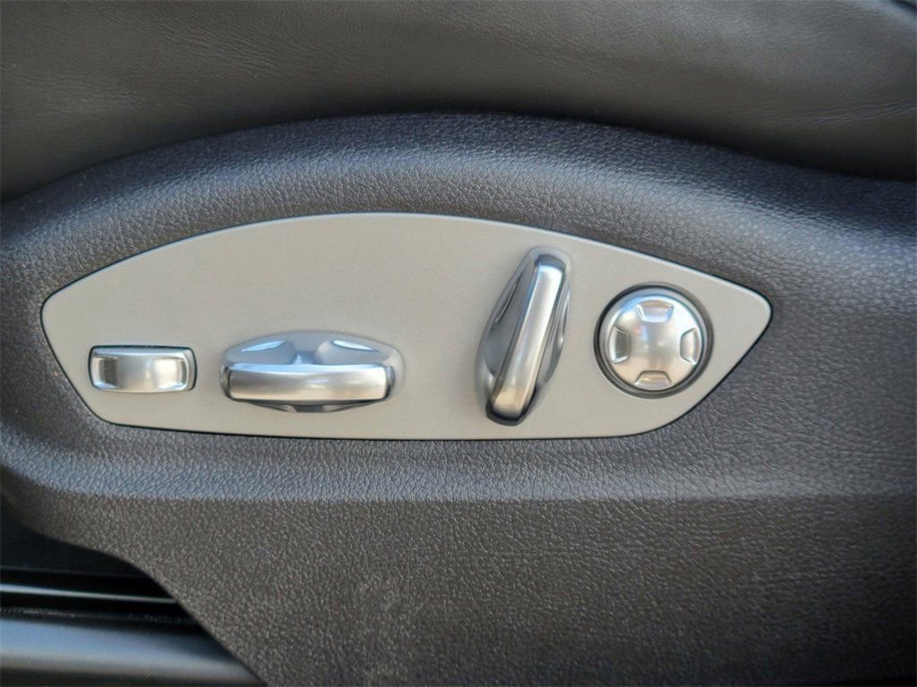 Certified 2025 Porsche Macan image 22