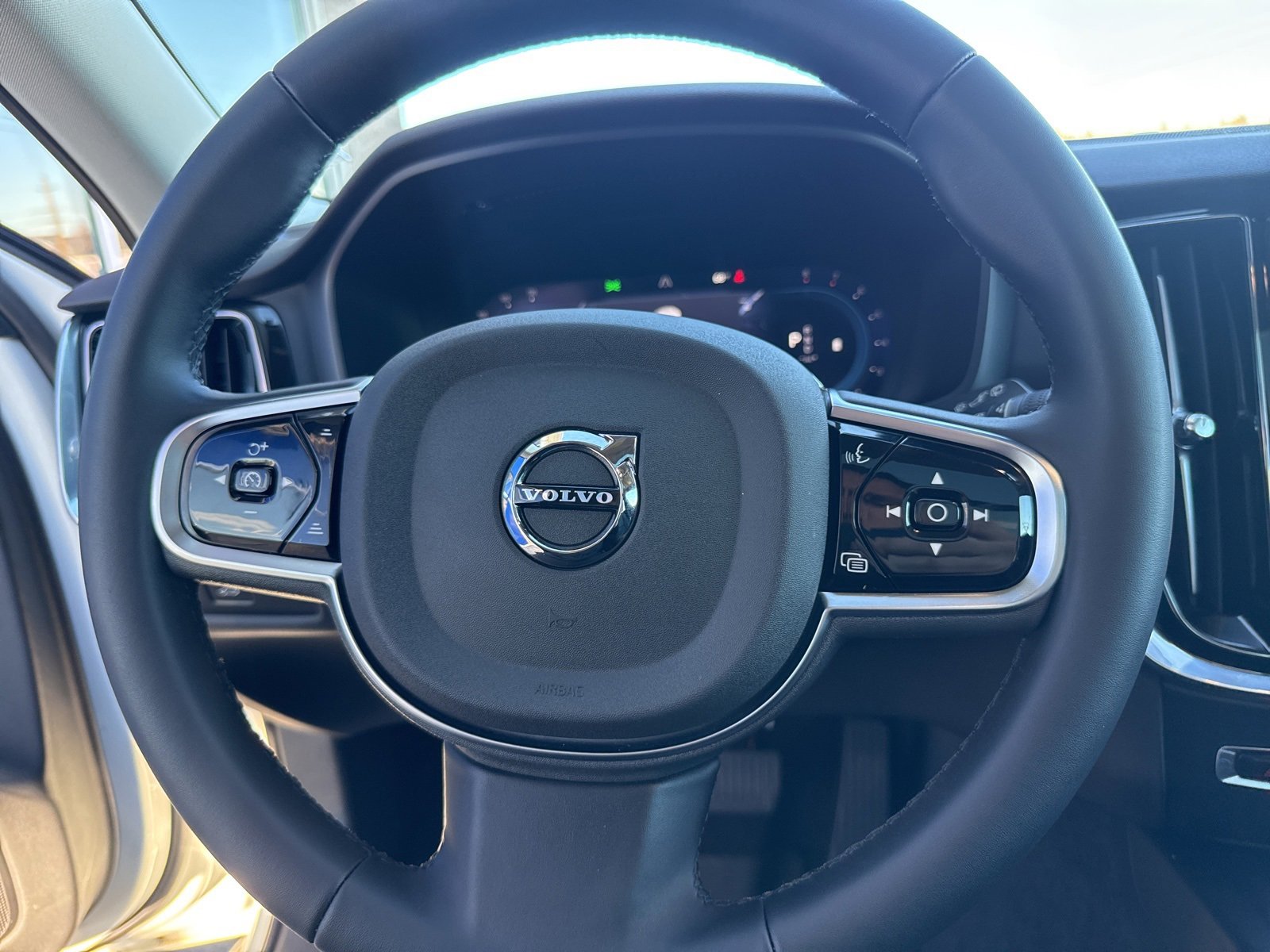 Used 2024 Volvo V60 B5 Cross Country Plus image 25