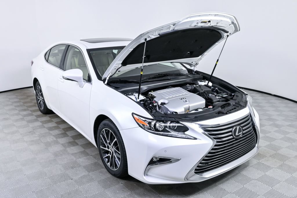 Used 2016 Lexus ES 350 w/ Luxury Package w/Wood Trim image 33