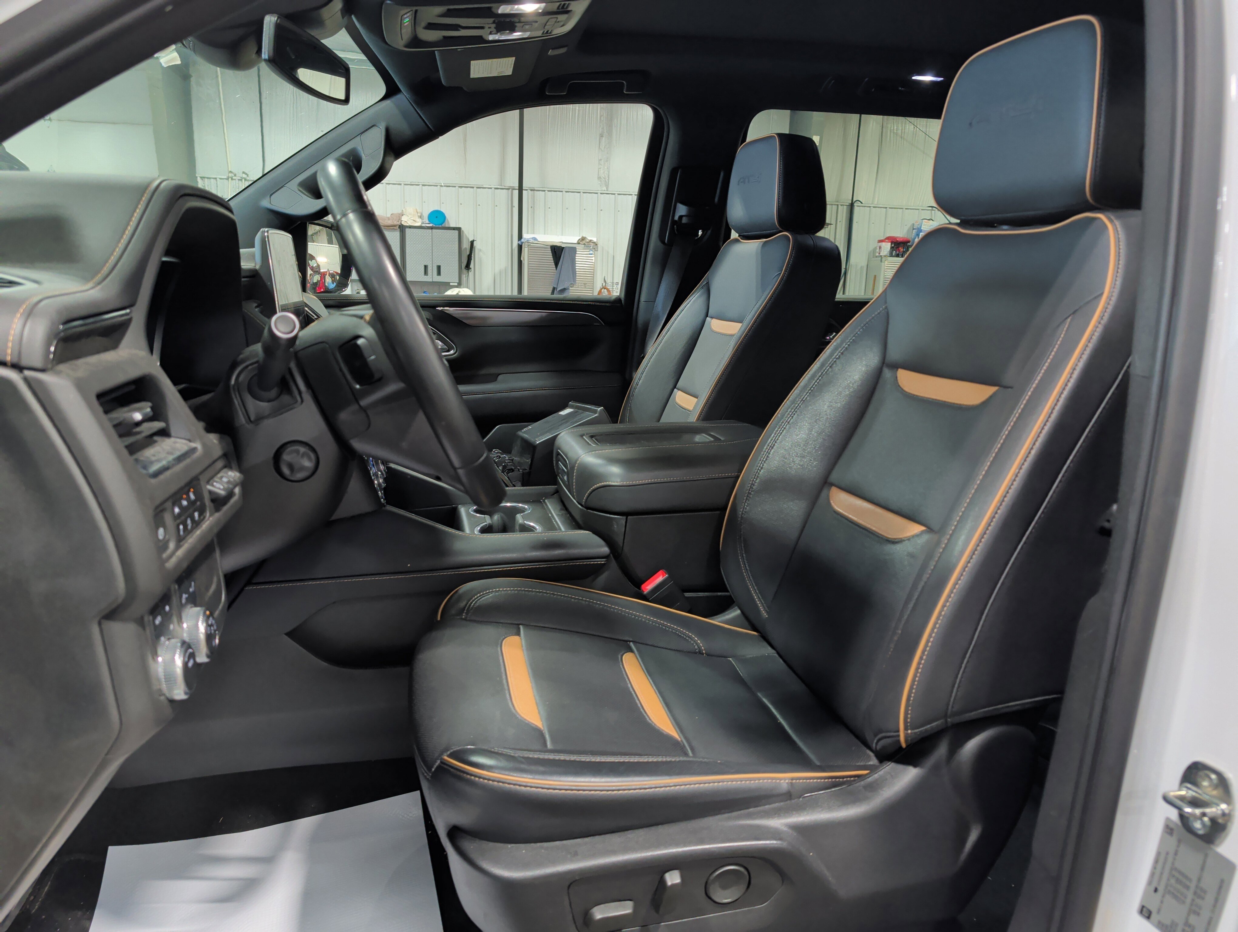 Used 2023 GMC Yukon XL AT4 w/ Technology Package image 8