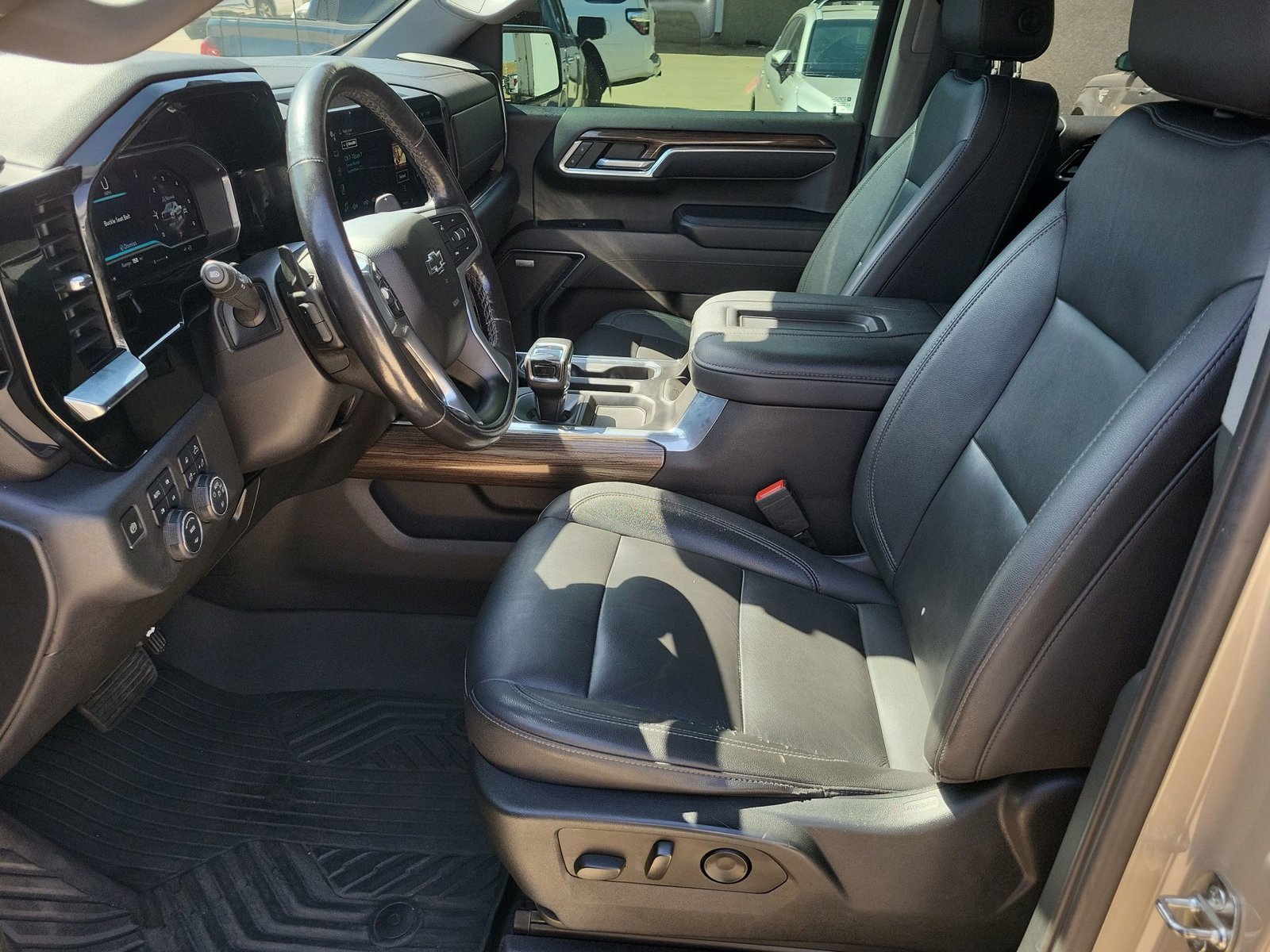 Used 2022 Chevrolet Silverado 1500 LT Trail Boss w/ LT Trail Boss Premium Package AWD/4WD image 18