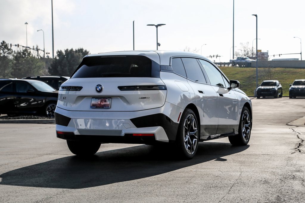 Used 2025 BMW iX xDrive50 w/ Premium Package image 5