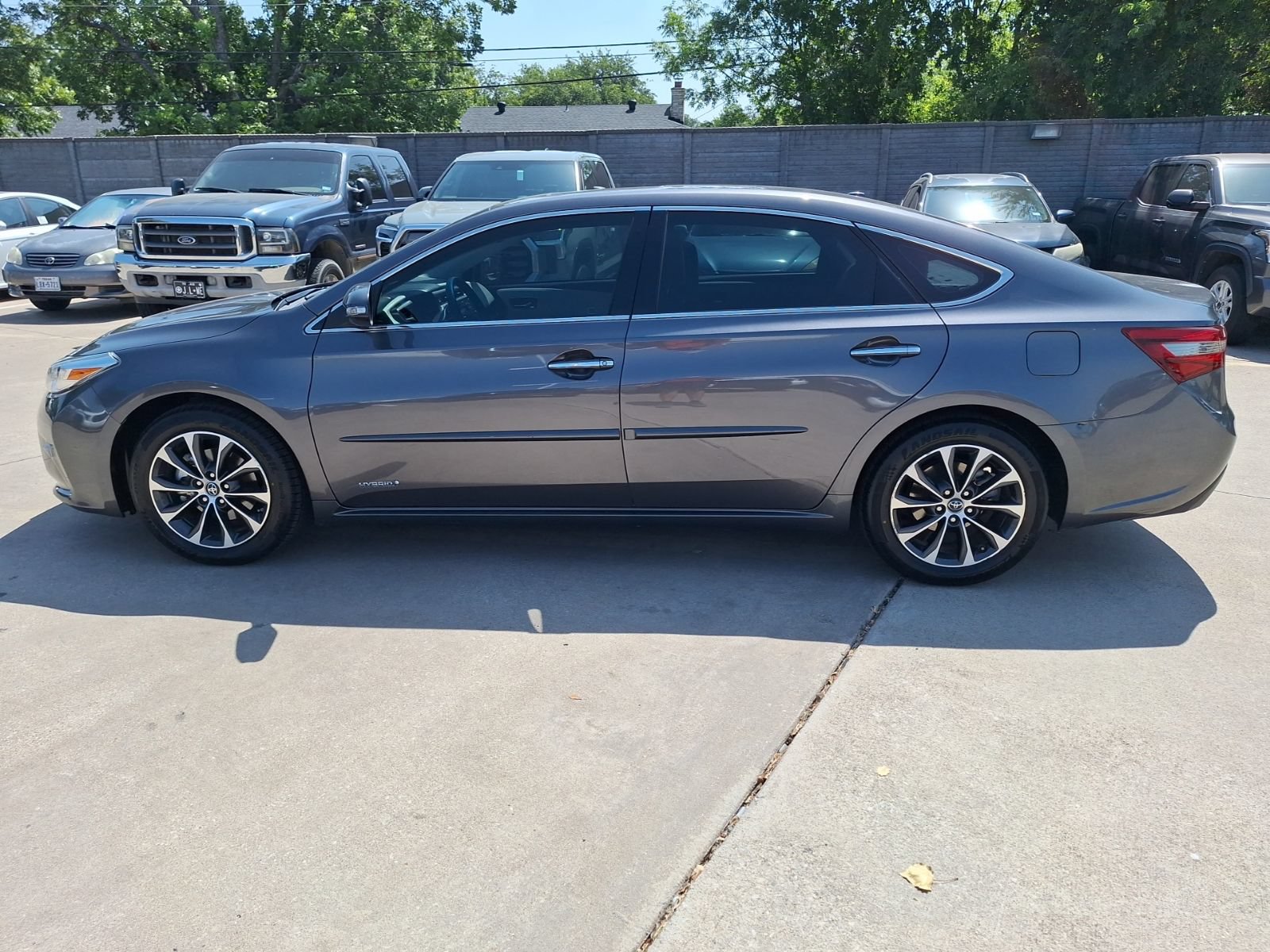 Used 2016 Toyota Avalon XLE Premium FWD image 3