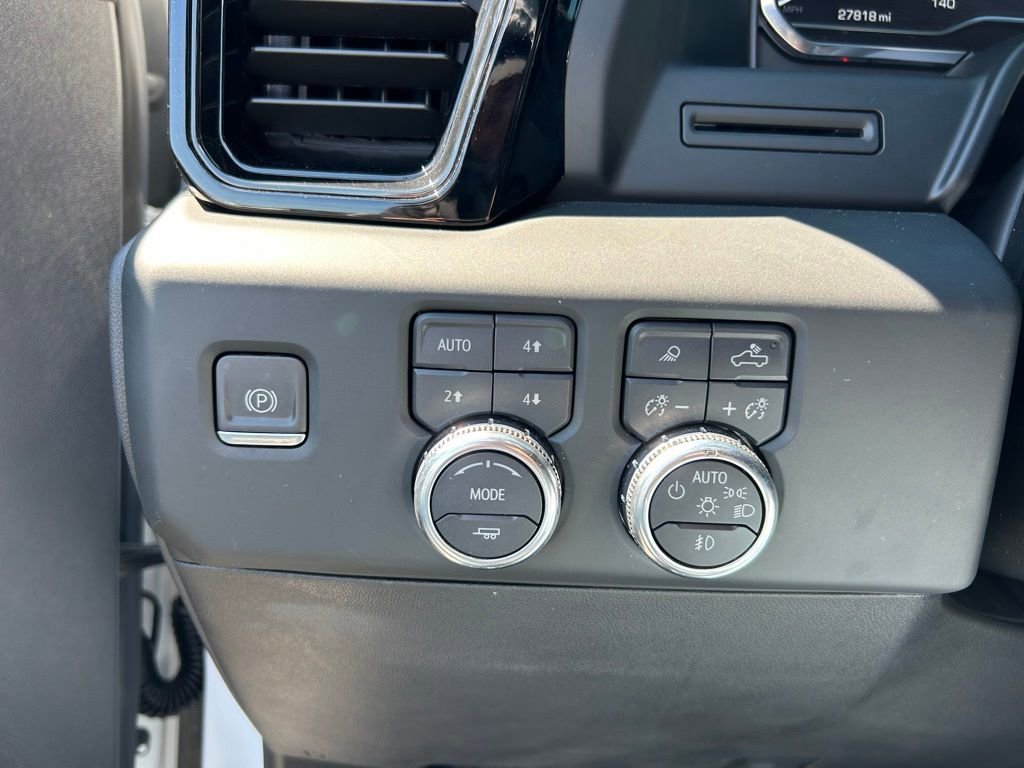 Used 2024 GMC Sierra 1500 AT4 w/ AT4 Preferred Package image 9