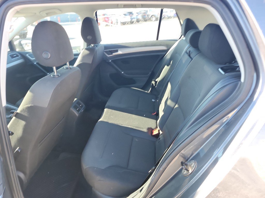 Used 2016 Volkswagen Golf S image 11