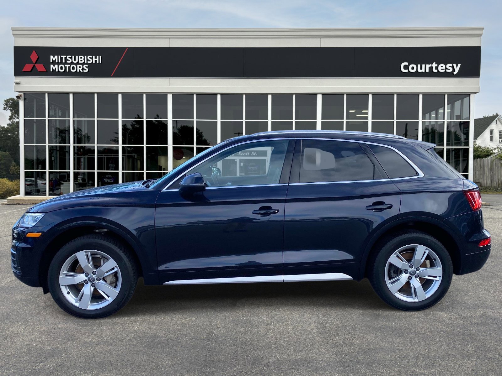 Used 2018 Audi Q5 2.0T Premium Plus w/ Premium Plus Package image 2