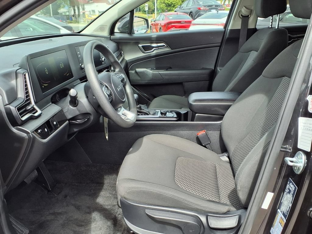 Used 2025 Kia Sportage LX FWD image 14