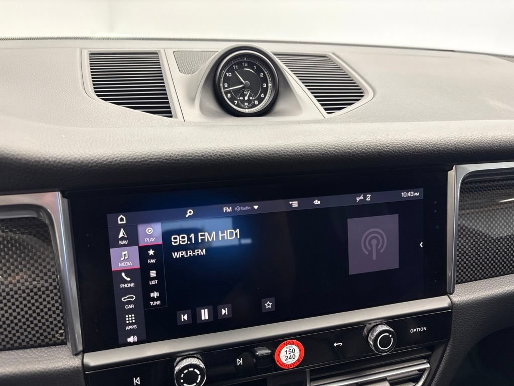 Certified 2023 Porsche Macan AWD/4WD image 32