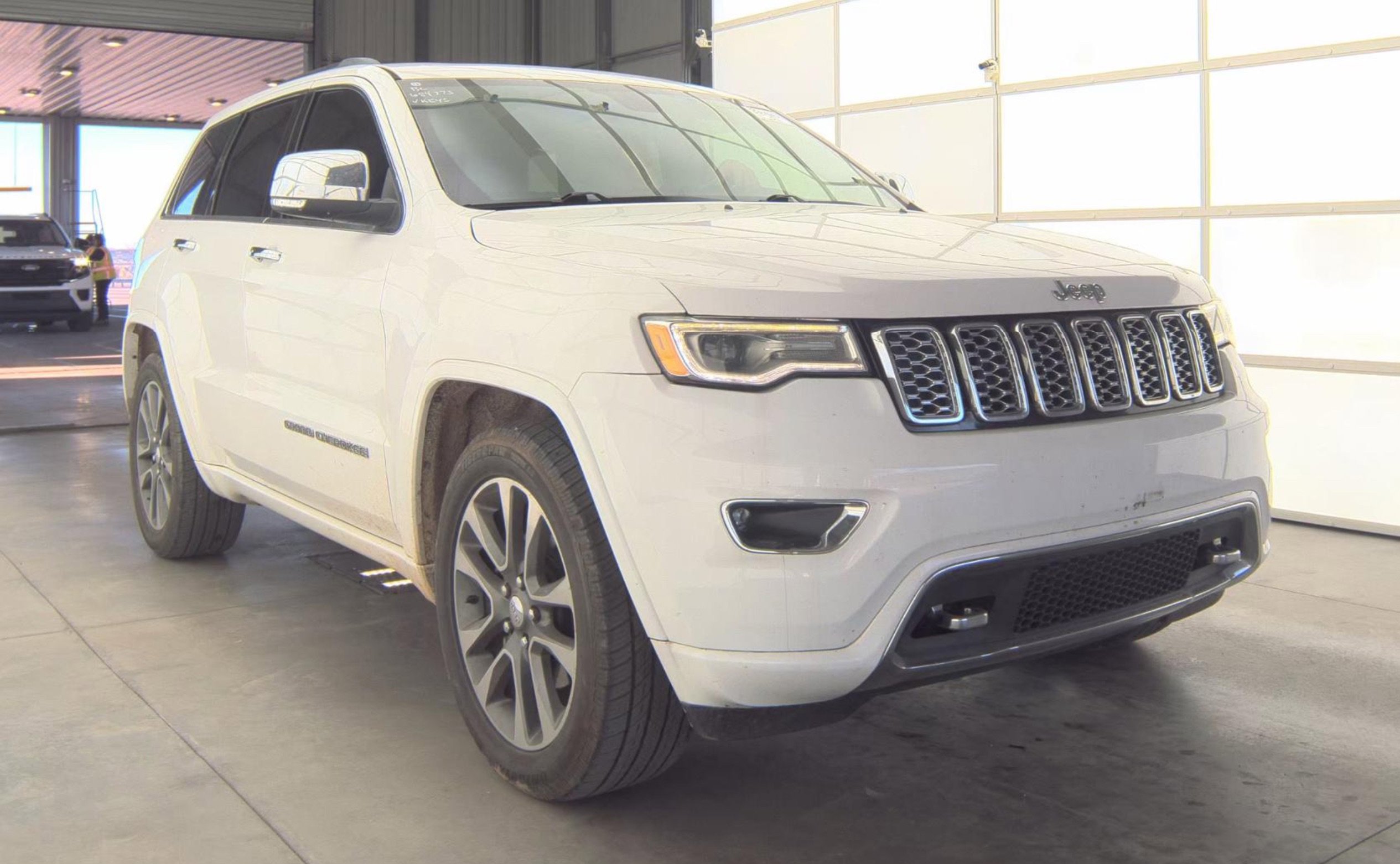 Used 2017 Jeep Grand Cherokee Overland image 3