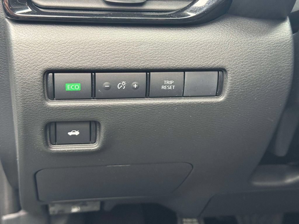 Used 2025 Nissan Sentra SV w/ All-Weather Package FWD image 18