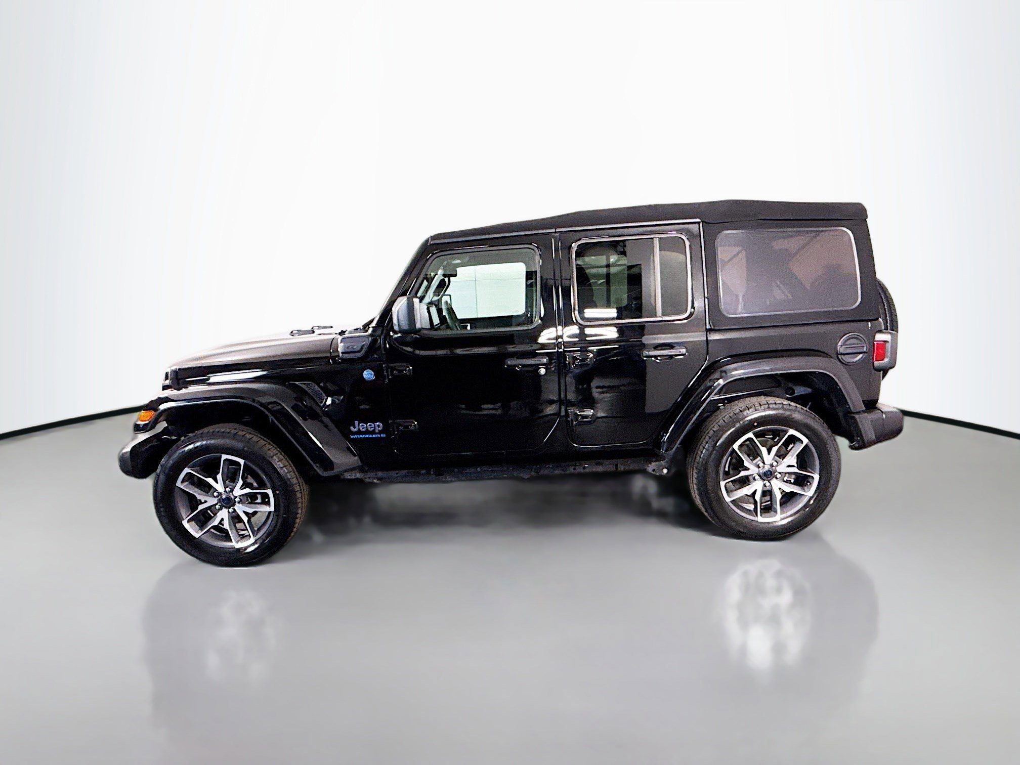 Used 2024 Jeep Wrangler Unlimited AWD/4WD image 6