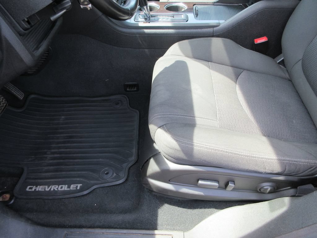 Used 2017 Chevrolet Traverse LT w/ Style and Technology Package FWD image 21