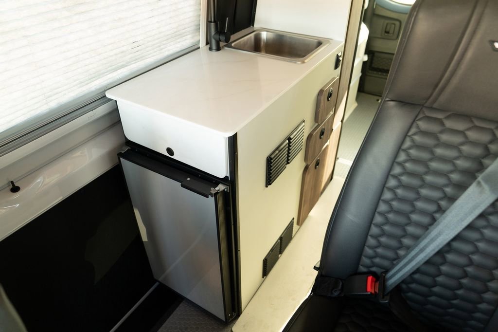 Used 2023 Mercedes-Benz Sprinter 2500 image 59