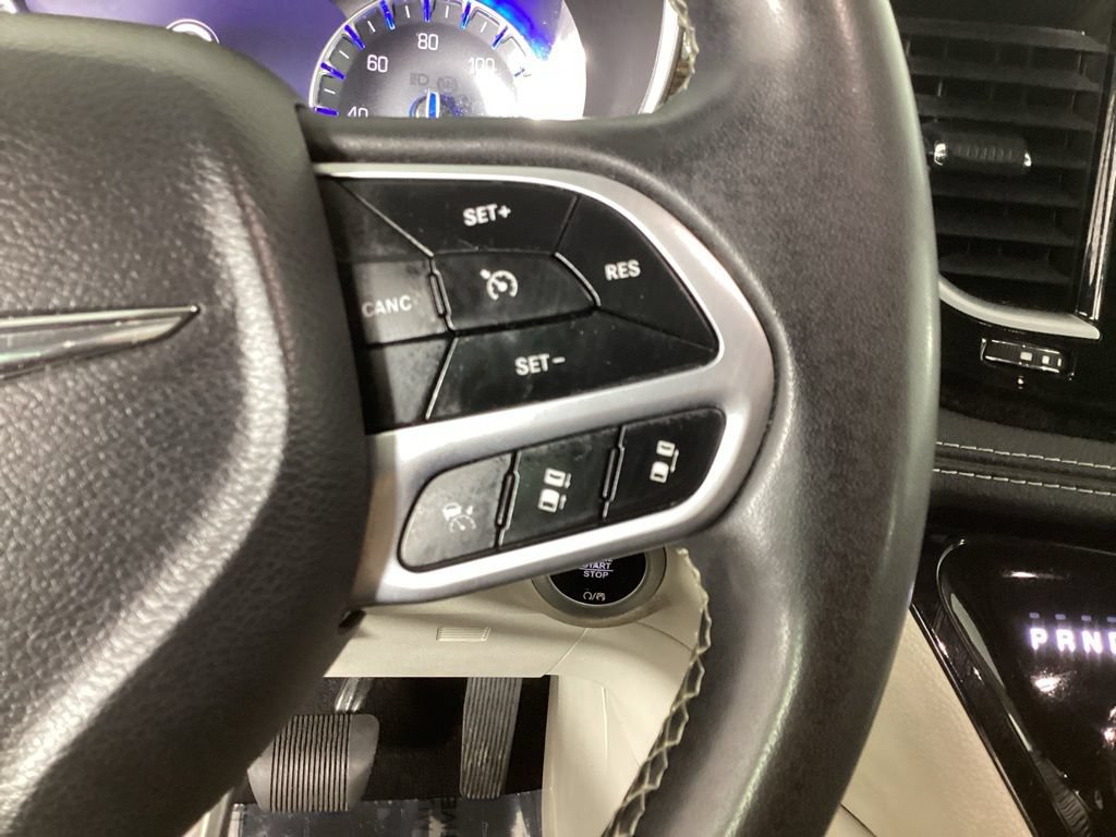 Used 2022 Chrysler Pacifica Limited FWD image 15